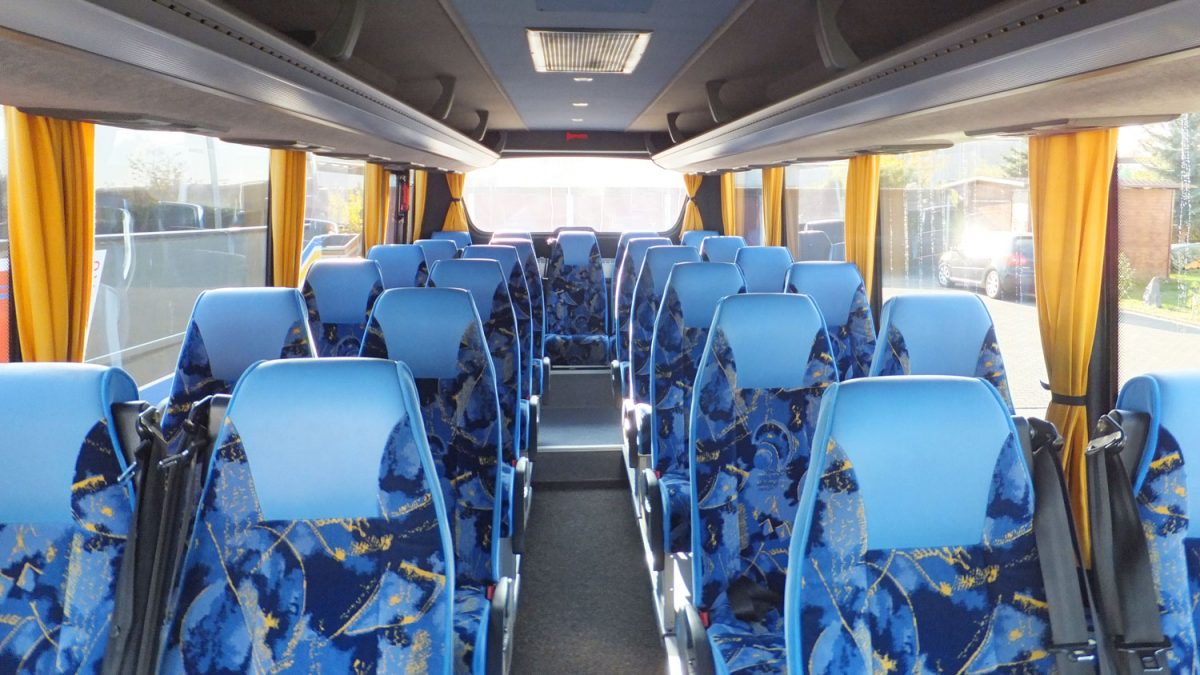 Reisebus, Kühlschrank, 26 Sitzplätze